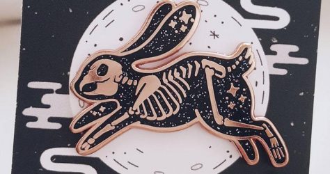 LOVEisSOUP – Skeleton rabbit pin