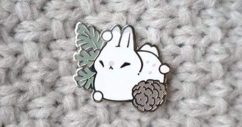 Xhilyn – Snow bunny enamel pin